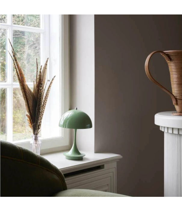 Louis Poulsen  Louis Poulsen Panthella 160 Portable V3 moss green