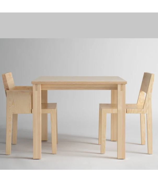 Vaarnii Vaarnii 016 Maasto eettafel dennenhout 120 x 120cm