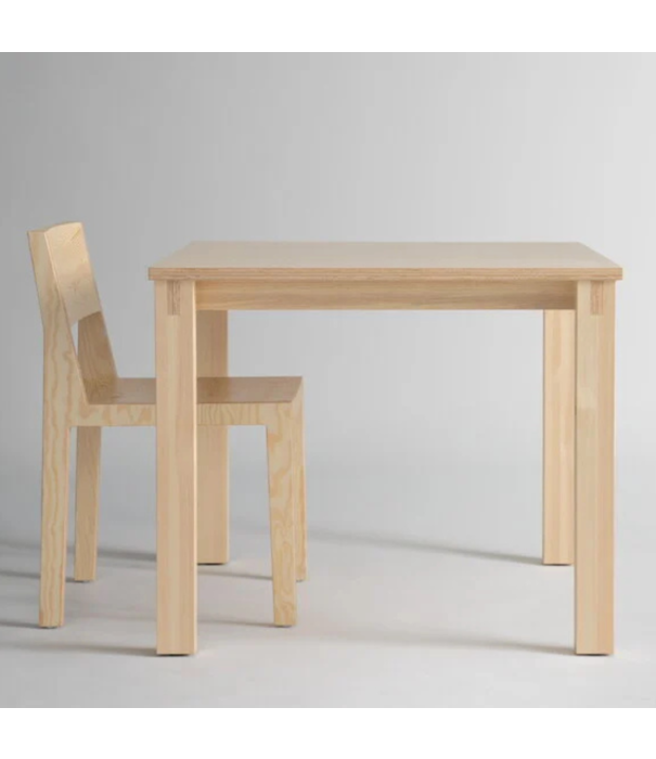 Vaarnii Vaarnii 016 Maasto Eettafel dennenhout 90 x 90cm
