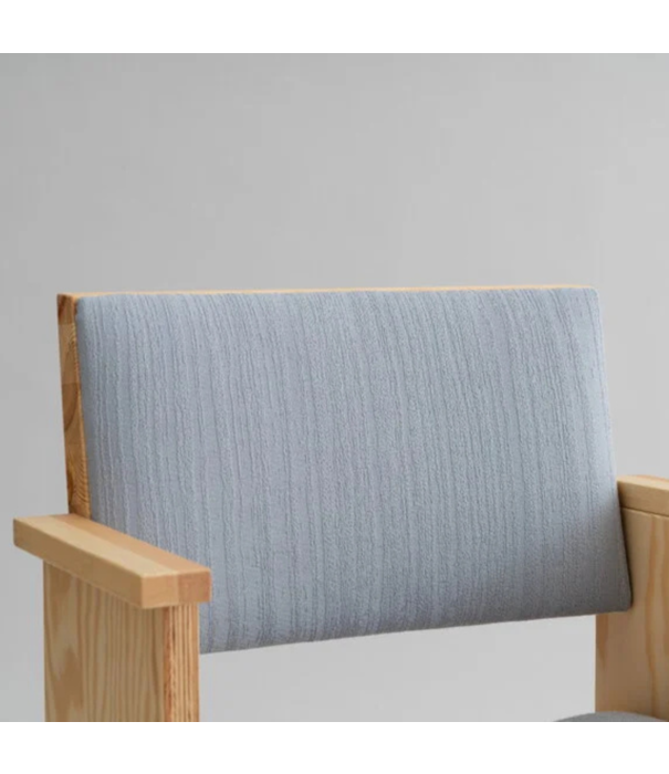 Vaarnii 016 Maasto Dining Chair with arm, Kvadrat Alle upholstered