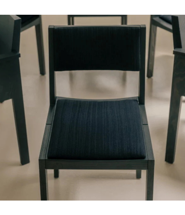 Vaarnii  Vaarnii 016 Maasto Dining Chair, front upholstered