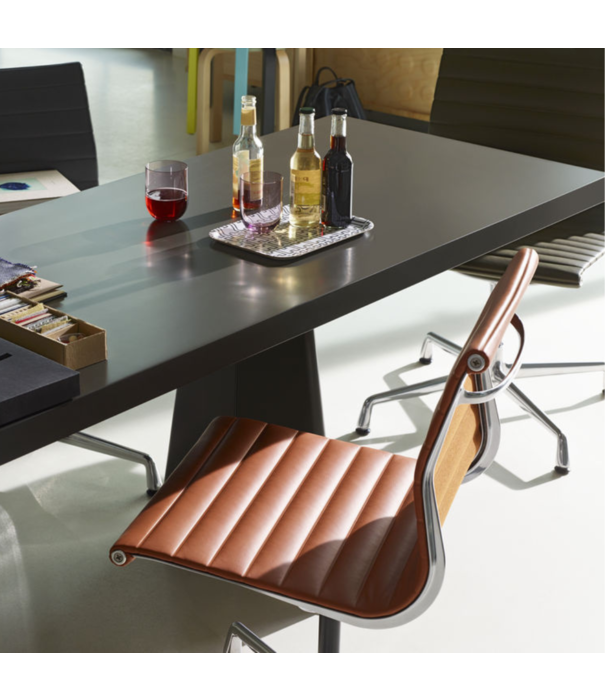 Vitra  Vitra - Aluminium Chair EA 101 Polished leather, not rotatable