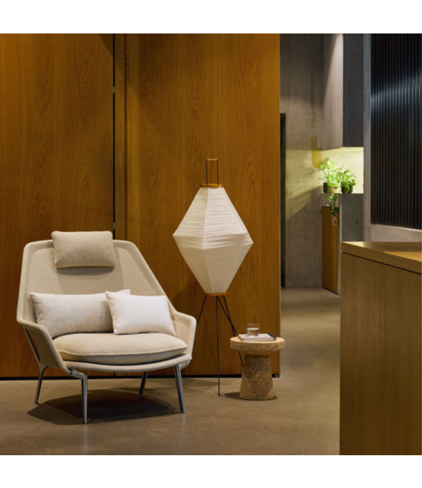 Vitra  Vitra Slow Chair Fauteuil Flocca beige, gepolijst aluminium poten