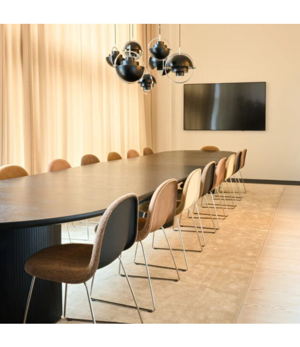 Gubi  Gubi 3D Dining Chair walnut / Chamois 1715 Elefant, black center base