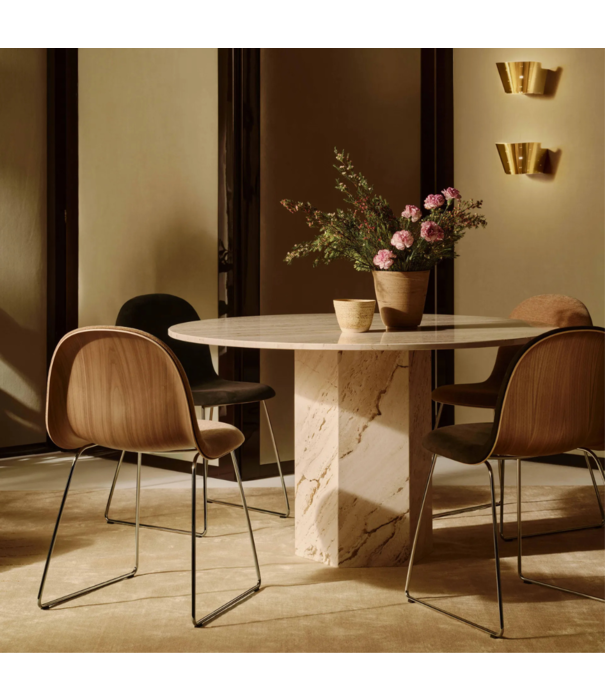 Gubi  Gubi 3D Dining Chair walnut / Belsuede 132, stainless steel sledge base