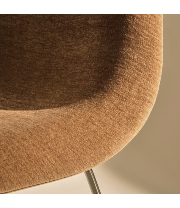 Gubi  Gubi 3D Dining Chair walnut / Belsuede 132, stainless steel sledge base