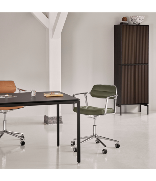 Vipp  Vipp 453+ Swivel Chair with gas lift and castors