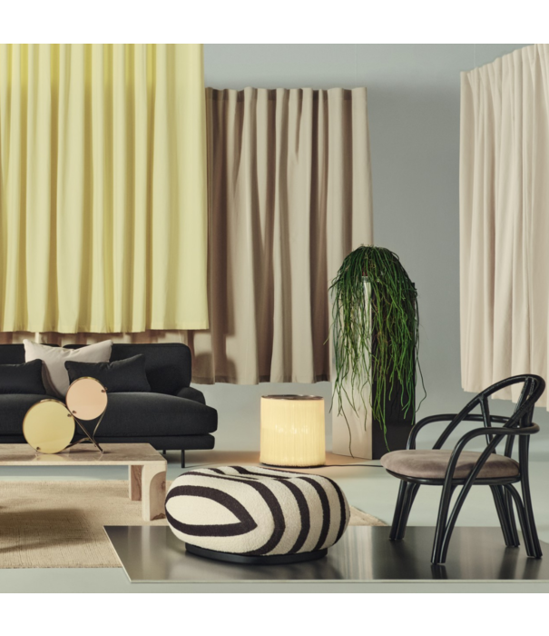 Gubi  Bistra Lounge Stoel rotan frame, gestoffeerde zitkussen