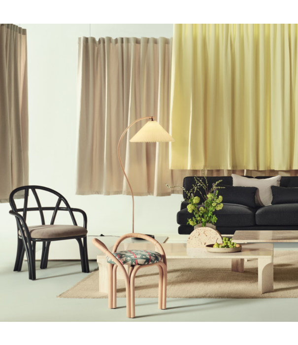 Gubi  Bistra Lounge Stoel rotan frame, gestoffeerde zitkussen