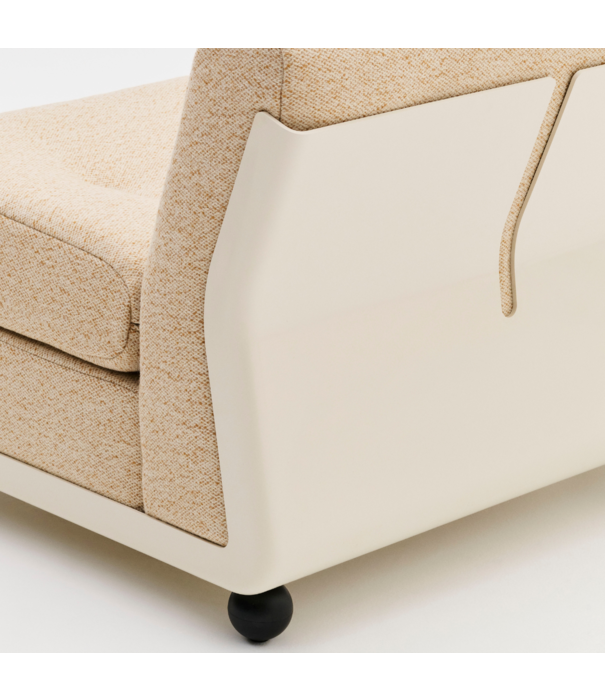 Hay   Amanta 4 seater cream beige shell, Vanir 413