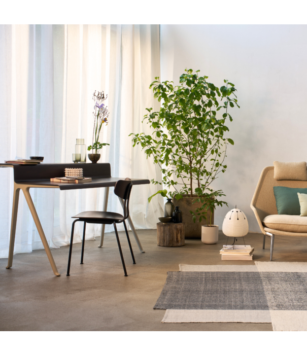 Vitra  Vitra Courier Bureau licht eiken, diepzwart onderstel