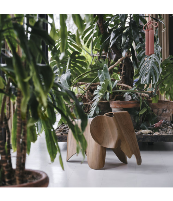 Vitra  Vitra Eames Elephant Plywood walnut, Children's Chair