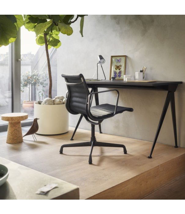 Vitra  Vitra Eames House Bird walnoot donker, geolied