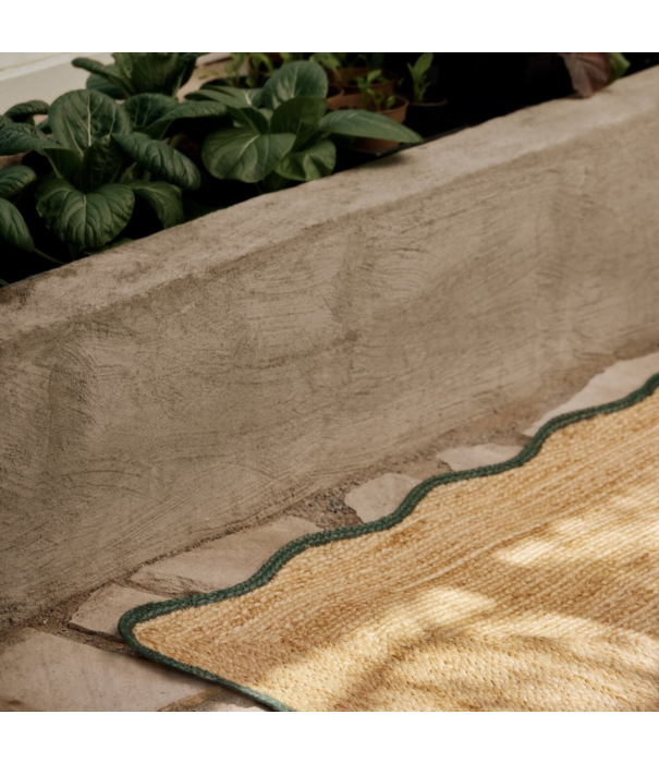 Layered  Layered Scallop jute Rug dark green