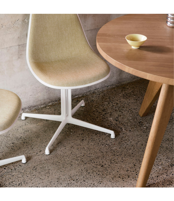 Vitra  Vitra Eames Plastic Side Chair DSL, deep black onderstel , La Fonda base