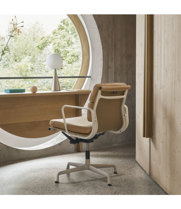 Vitra  Soft Pad Chair EA 231 chalk,  Cosy pebble grey