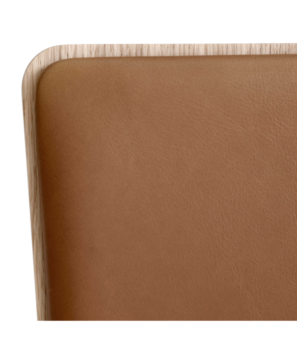 &Tradition Betty TK3  Eetkamerstoel eiken, cognac Noble leer
