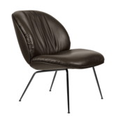 Gubi Beetle Soft Lounge Stoel smooth coffee leer, zwart conic poten
