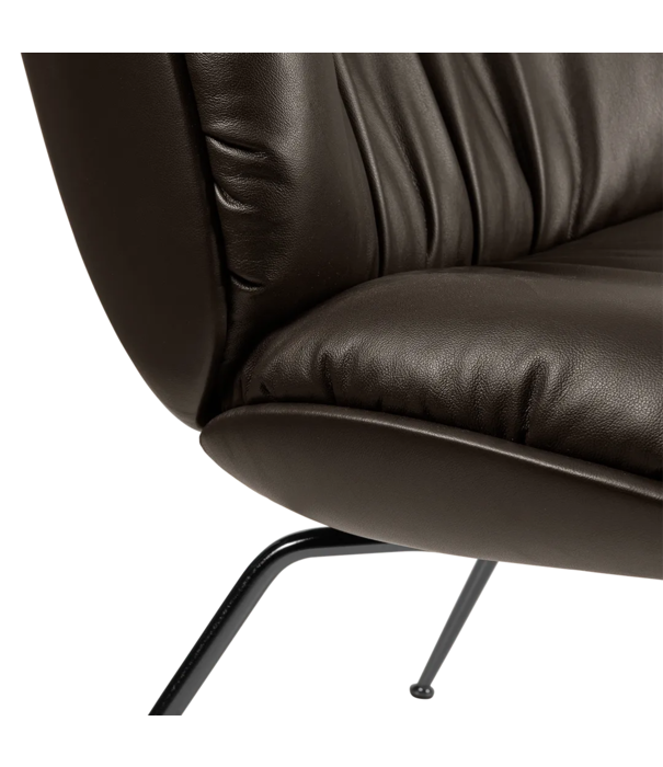 Gubi  Gubi Beetle Soft Lounge Chair smooth coffee leather, black conic legs