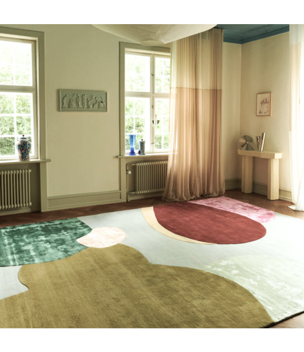 Layered  Layered Poppy Kalas Sleeping Flower Rug