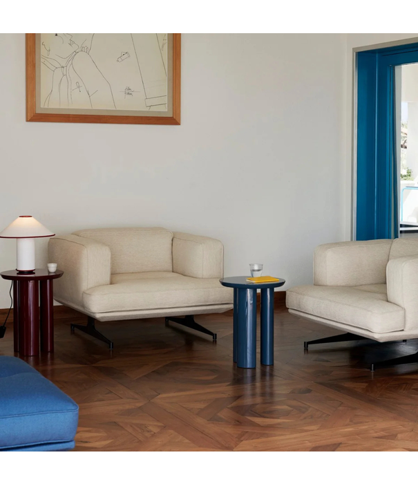 &Tradition Inland AV21  Fauteuil cognac Nobel leer, gepolijst aluminium voet