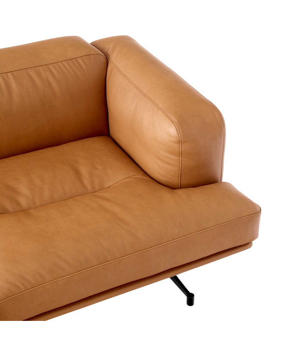 &Tradition Inland AV22  2-zits Bank cognac Noble leer, gepolijst aluminium