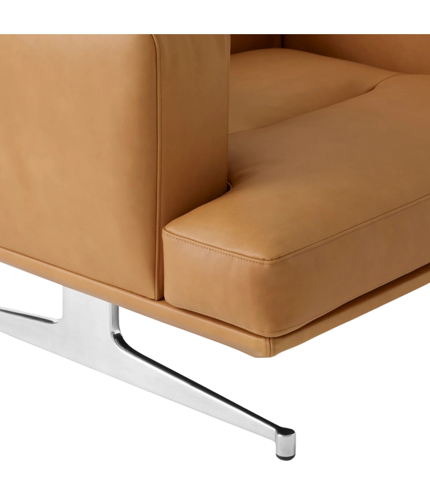 &Tradition Inland AV22  2-zits Bank cognac Noble leer, gepolijst aluminium