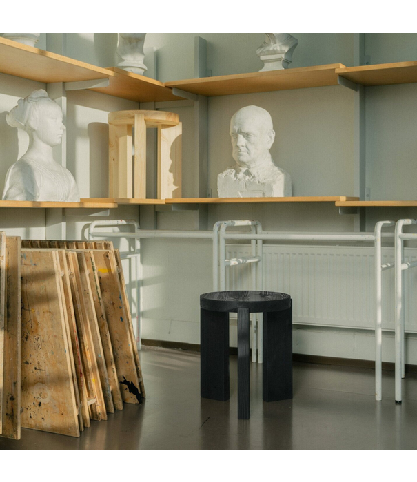 Vaarnii Vaarnii 001 stool solid black pine