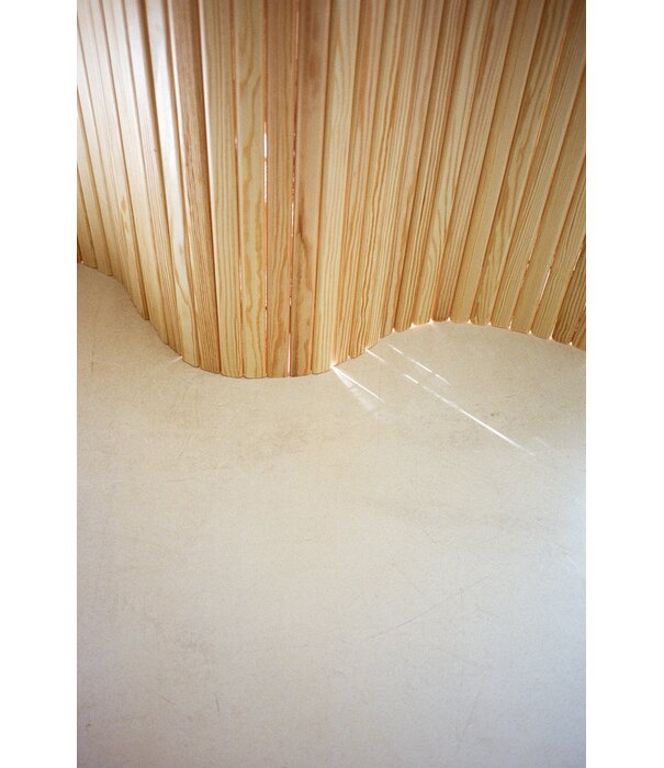 Artek  Screen 100C solid natural lacquered pine