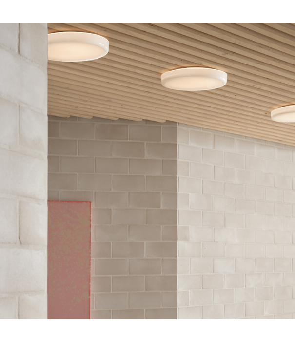 Muuto Muuto Looped wall/ceiling lamp, IP44, white