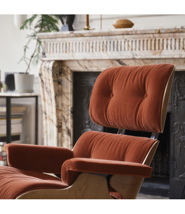 Vitra  Vitra Eames Lounge Chair & Ottoman kersenhout,  Calma brandy, alu gepolijst voet