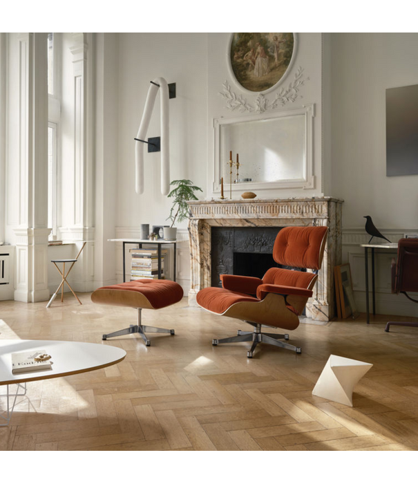 Vitra  Eames Lounge Chair & Ottoman kersenhout,  Calma brandy, alu gepolijst voet