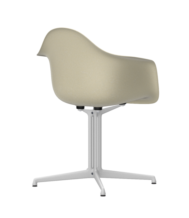 Vitra  Vitra Eames Fiberglass DAL Eetkamerstoel, wit onderstel