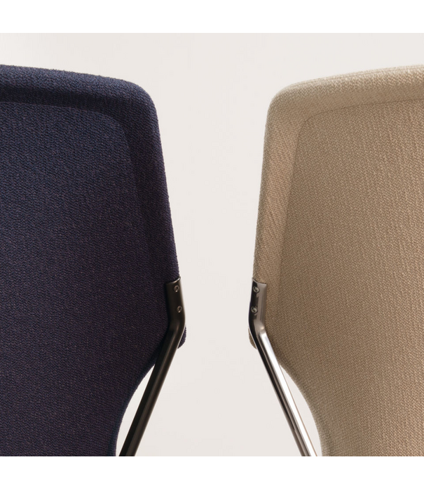 Vitra  Vitra Slow Sofa Flocca dark blue, zwart aluminium poten