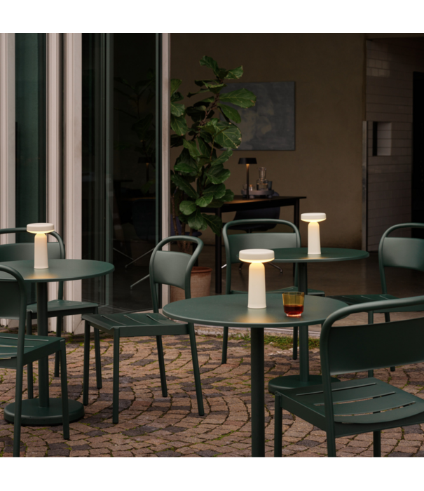 Muuto  Muuto Linear Steel Outdoor Stoel Taupe