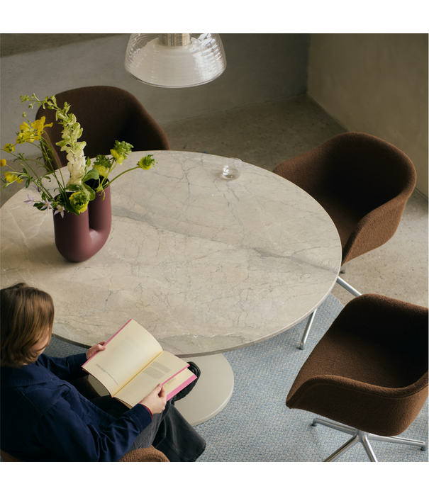 Muuto  Muuto Kink Vase Deep Red