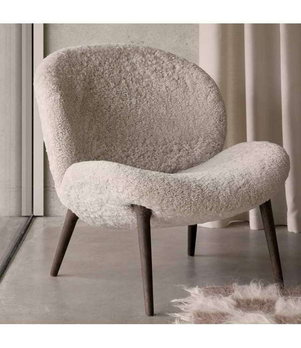 Vipp  Vipp 469 Lodge Low Back Lounge Chair sheepskin