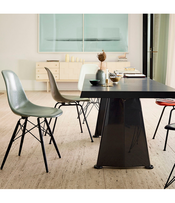 Vitra  Fiberglass Stoel DSW,  esdoorn goud onderstel