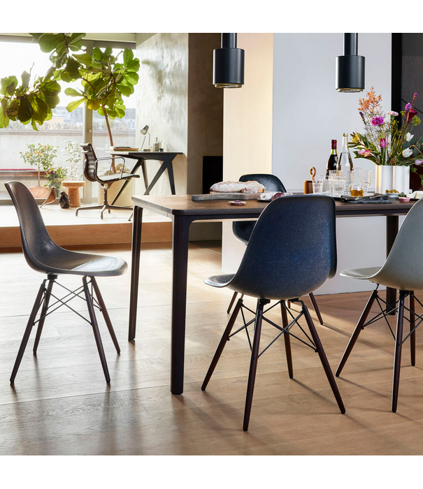 Vitra  Fiberglass Stoel DSW,  esdoorn goud onderstel