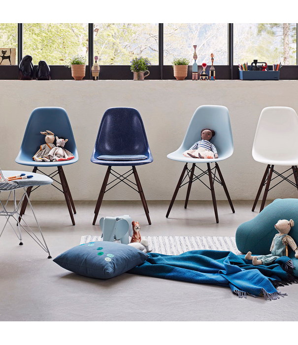 Vitra  Vitra Eames DSW Fiberglass Stoel ochre,  esdoorn