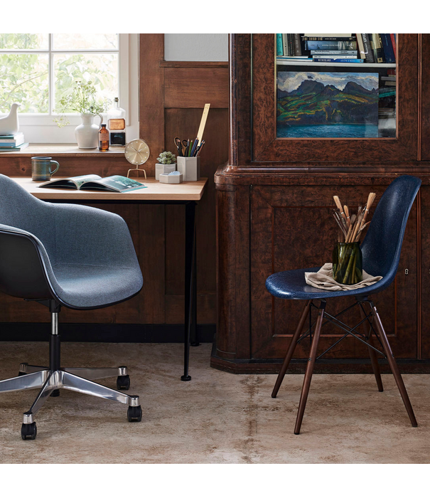 Vitra  Vitra Eames DSW Fiberglass Stoel ochre,  esdoorn