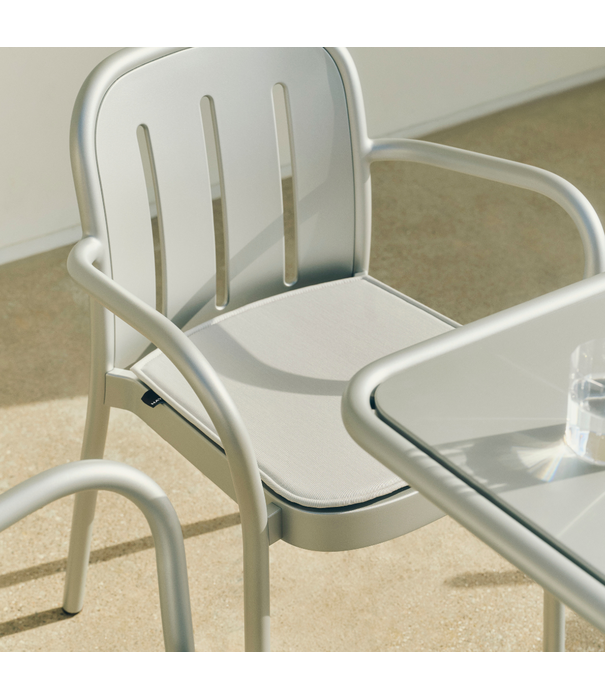 Hay  Hay Deville Zitkussen