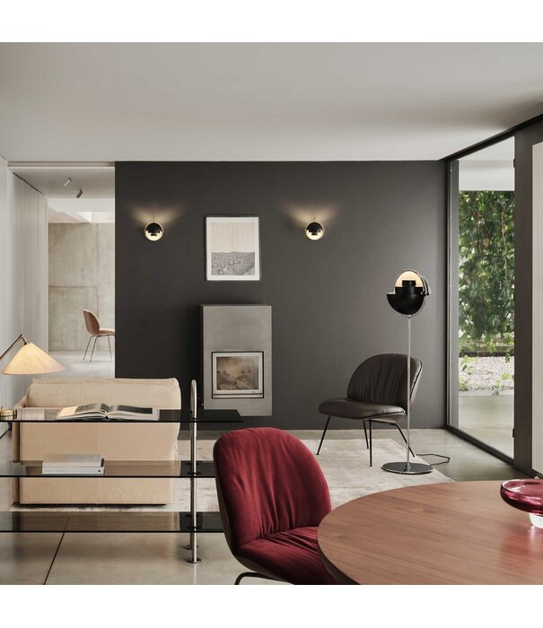 Gubi  Beetle lounge stoel volledig gestoffeerd / Leer / voet zwart
