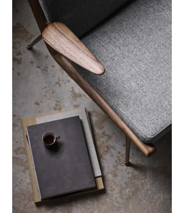 &Tradition Boomerang HM2 lounge chair noten, Hallingdal 130 grijs
