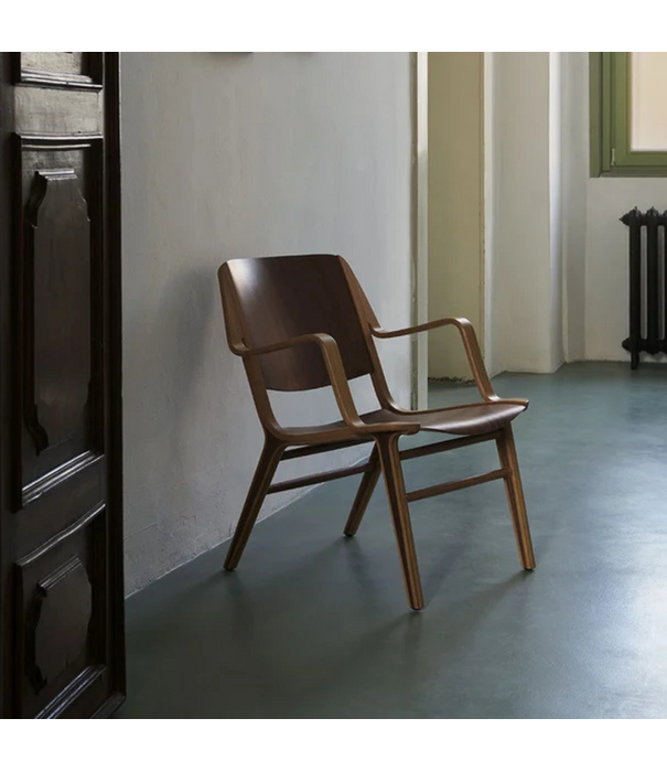 &Tradition &Tradition AX HM11 lounge chair with armrest