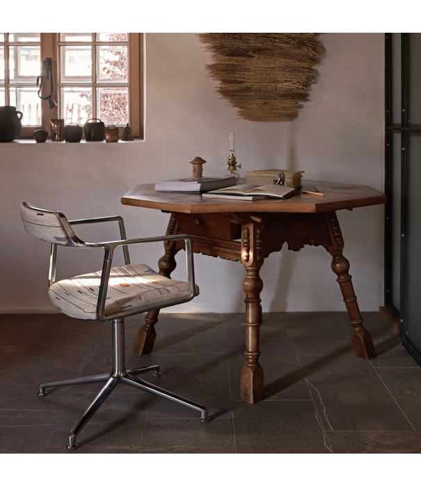 Vipp  Vipp 452 Swivel Stoel Montafon Haus editie, gliders