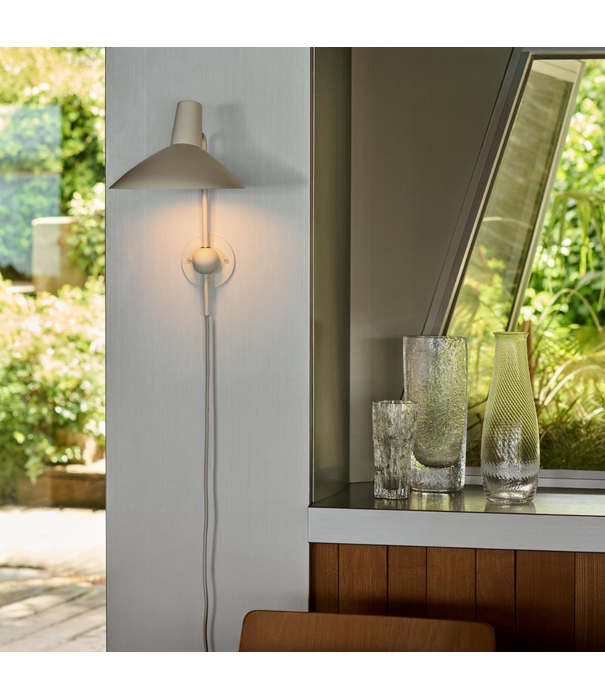 &Tradition &TraditionHM12 Tripod Wall Light