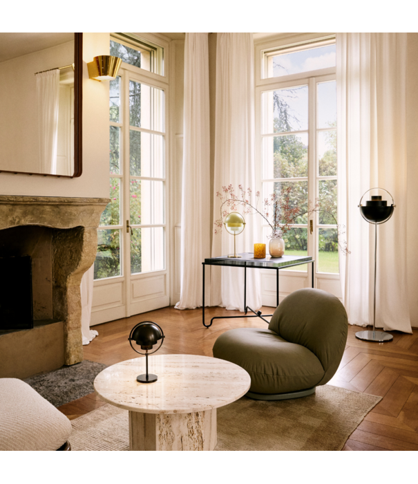 Gubi  Gubi Pacha Lounge Stoel Dedar Artimidor 001 cream, zwart voet