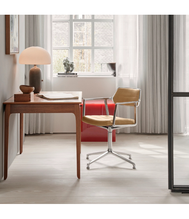 Vipp  Vipp 453 Swivel Chair, gliders