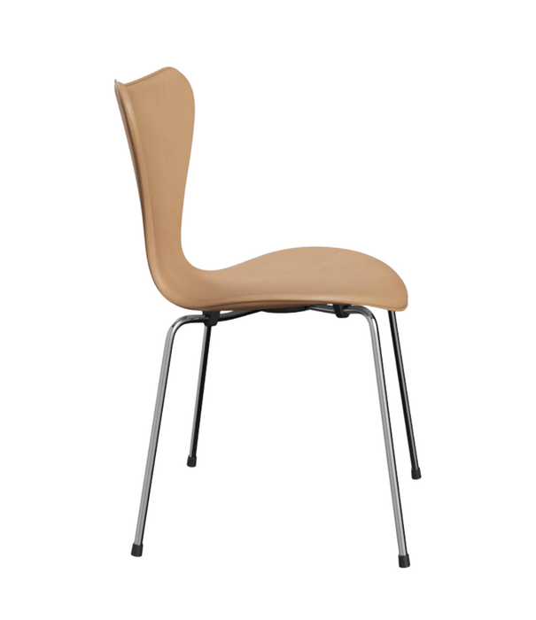 Fritz Hansen Fritz Hansen Series 7 edge sewn warm ecru harness leather, chrome legs
